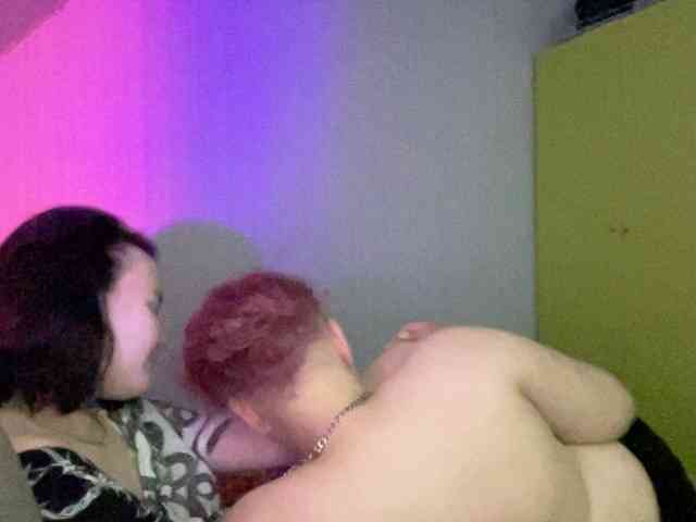 Tanya-and-Sara webcam