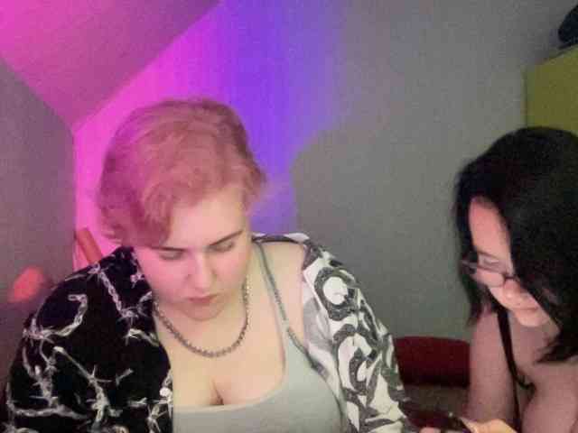 Tanya-and-Sara webcam
