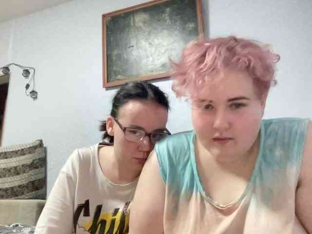 Tanya-and-Sara webcam
