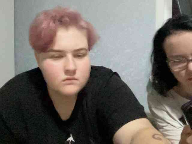 Tanya-and-Sara webcam