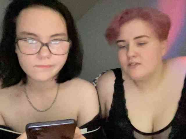 Tanya-and-Sara webcam