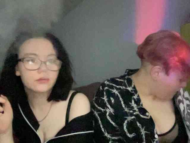 Tanya-and-Sara webcam