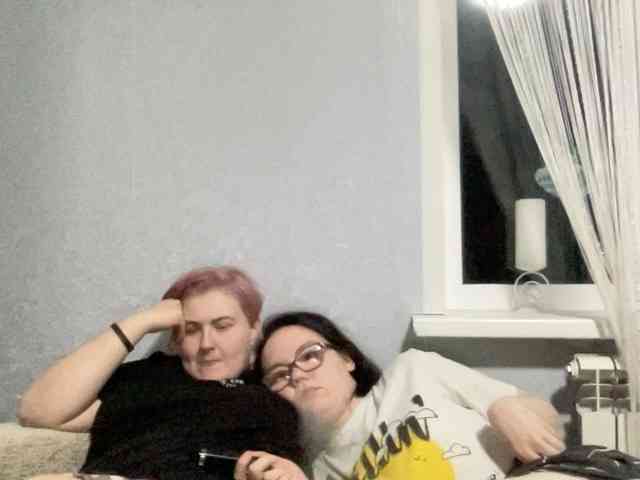 Tanya-and-Sara webcam