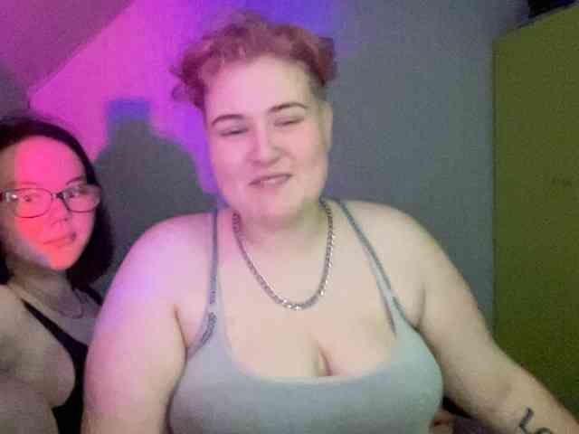 Tanya-and-Sara webcam