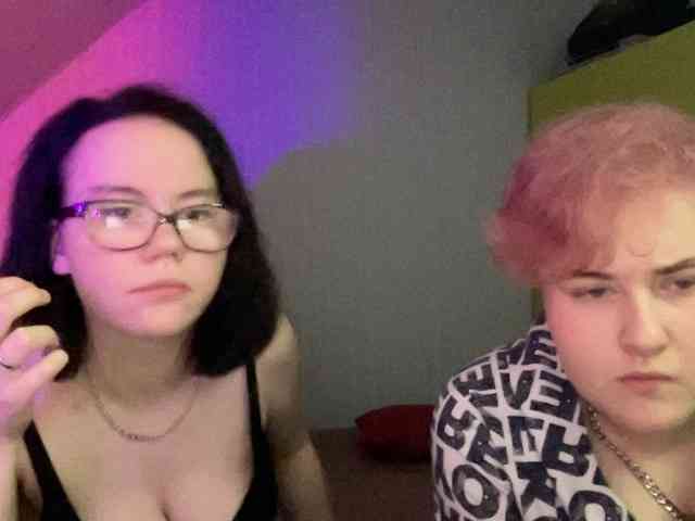 Tanya-and-Sara webcam