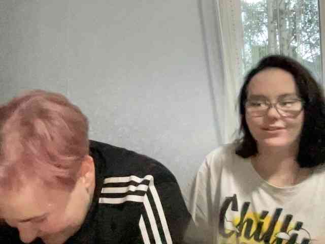 Tanya-and-Sara webcam