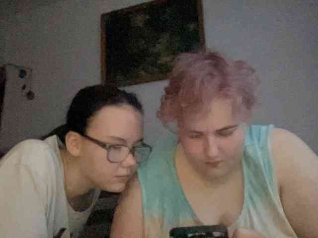 Tanya-and-Sara webcam