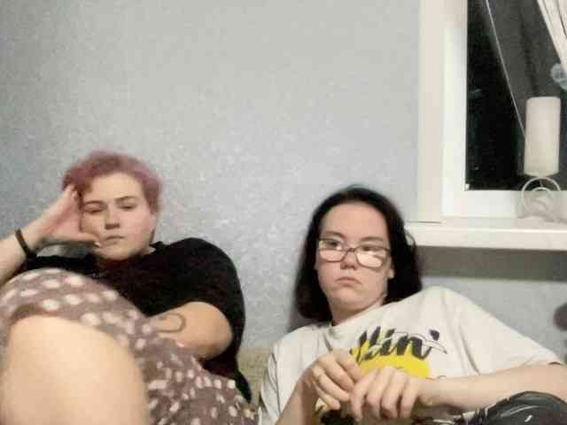 Tanya-and-Sara webcam
