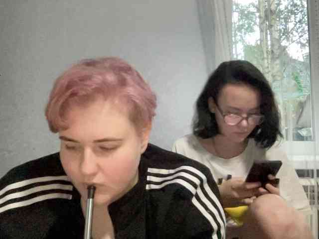 Tanya-and-Sara webcam