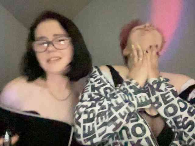 Tanya-and-Sara webcam