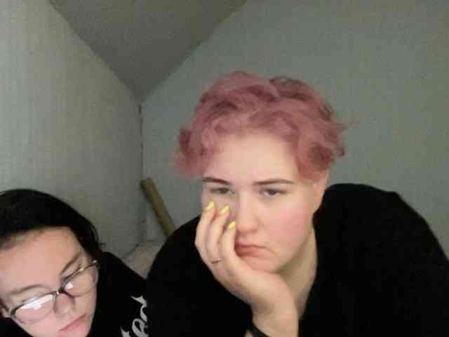 Tanya-and-Sara webcam