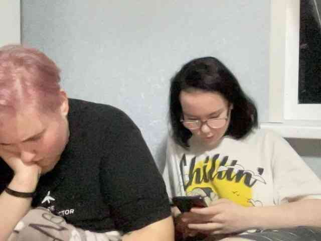 Tanya-and-Sara webcam