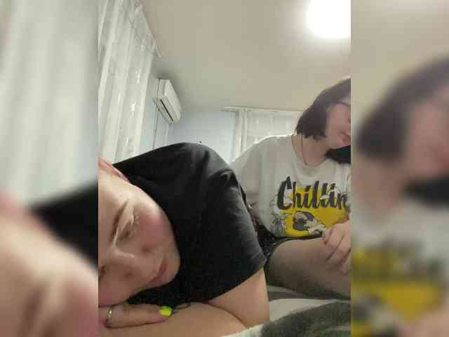 Tanya-and-Sara webcam