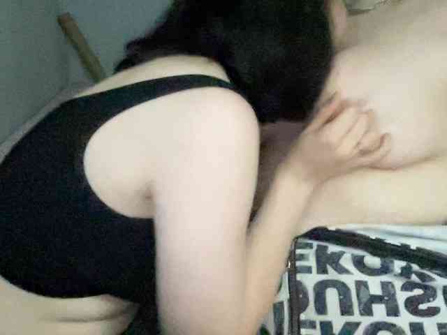 Tanya-and-Sara webcam