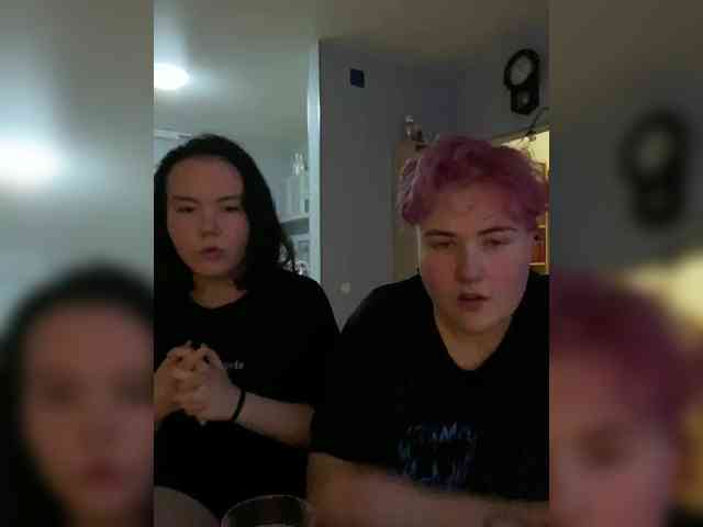 Tanya-and-Sara webcam