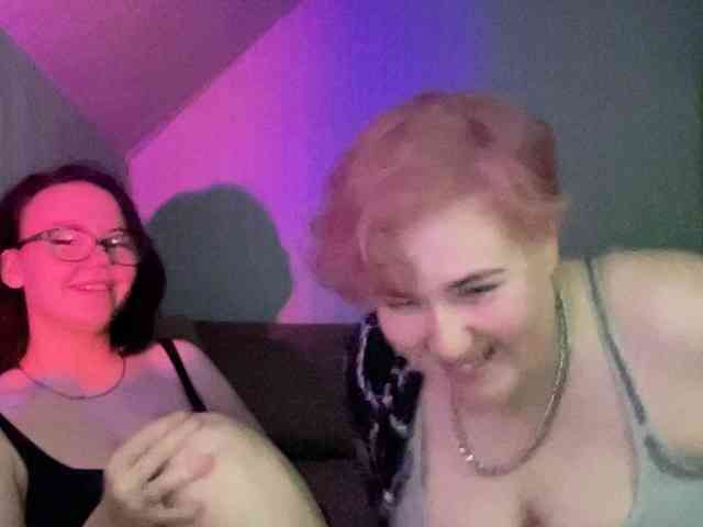 Tanya-and-Sara webcam