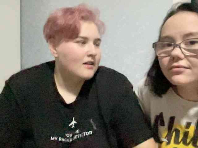 Tanya-and-Sara webcam