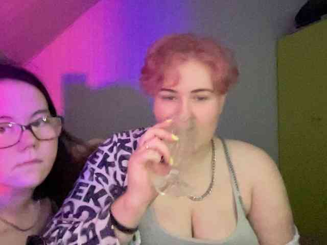 Tanya-and-Sara webcam