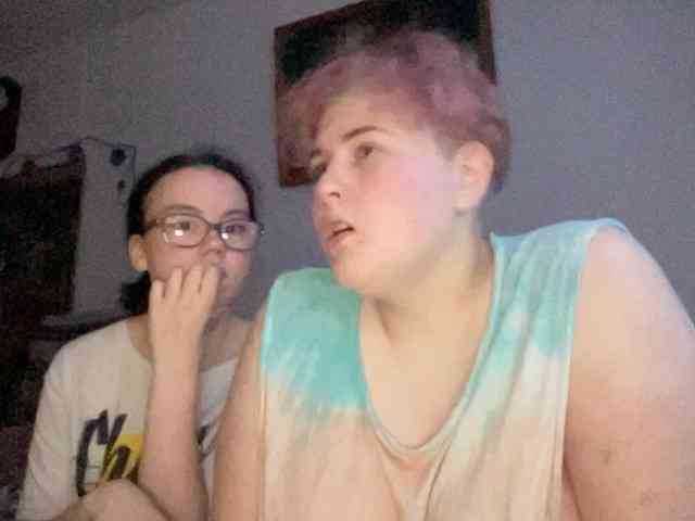 Tanya-and-Sara webcam