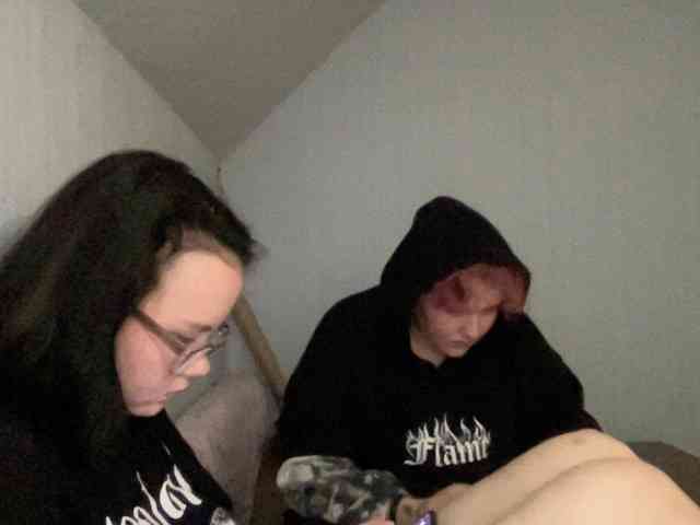 Tanya-and-Sara webcam