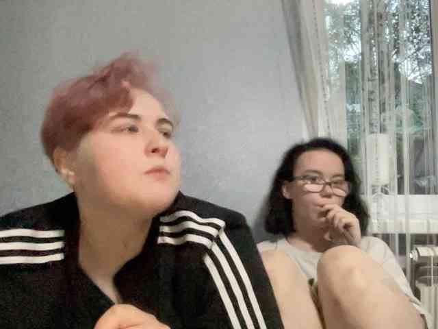 Tanya-and-Sara webcam