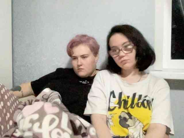 Tanya-and-Sara webcam