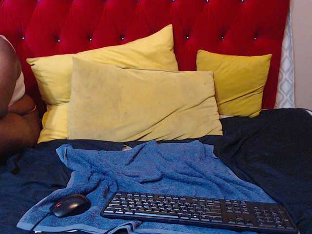 sexychocolatbox10's BongaCams show and profile