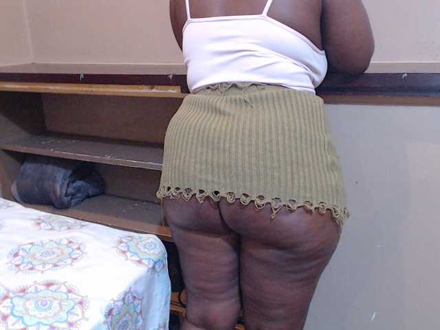 sexychocolatbox10's BongaCams show and profile