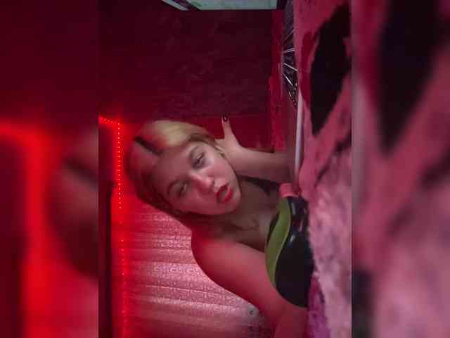 Miss-kis68 webcam