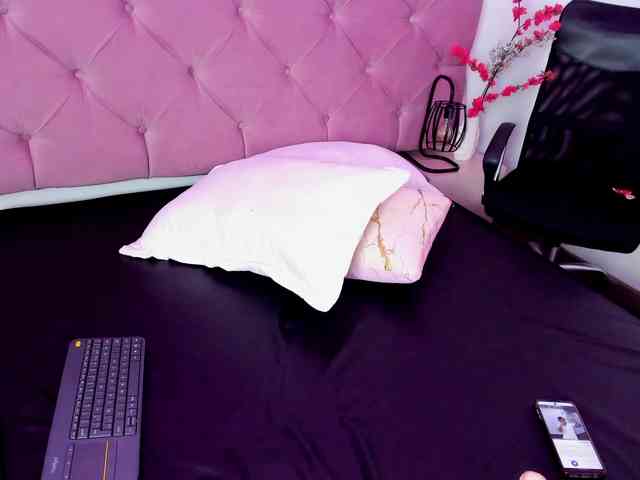 LunnaStarr webcam