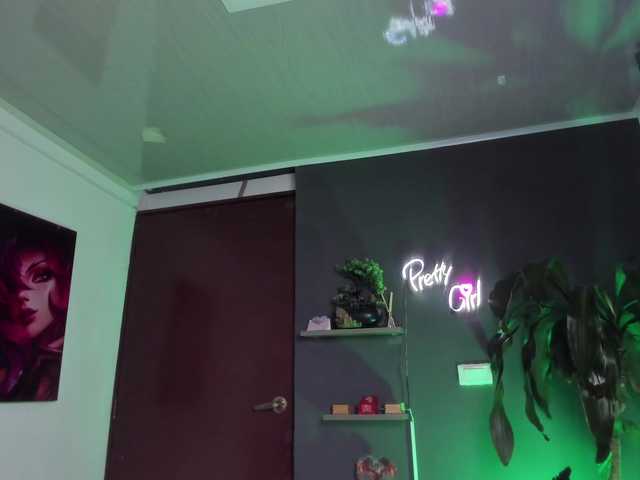 Emilyjhonson-1's BongaCams show and profile