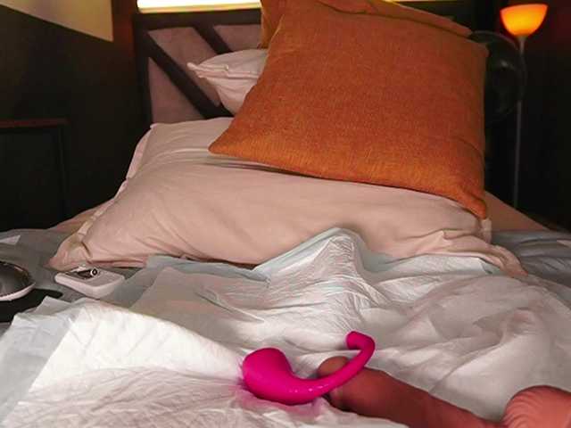 Emilyjhonson-1's BongaCams show and profile