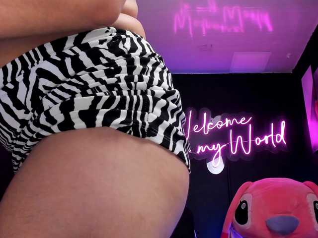 Emilyjhonson-1's BongaCams show and profile