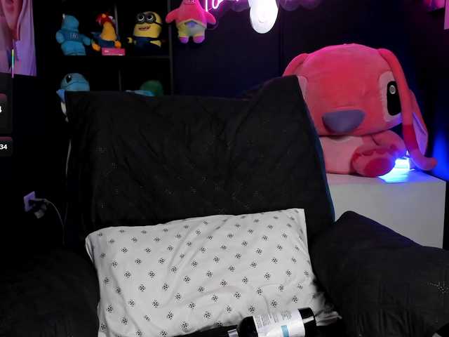 Emilyjhonson-1's BongaCams show and profile