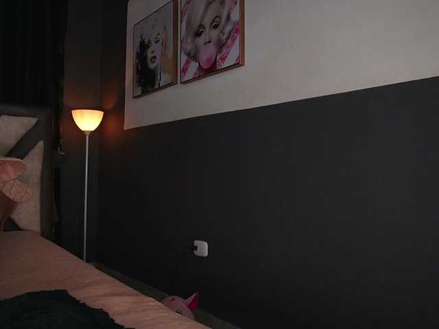 Emilyjhonson-1's BongaCams show and profile