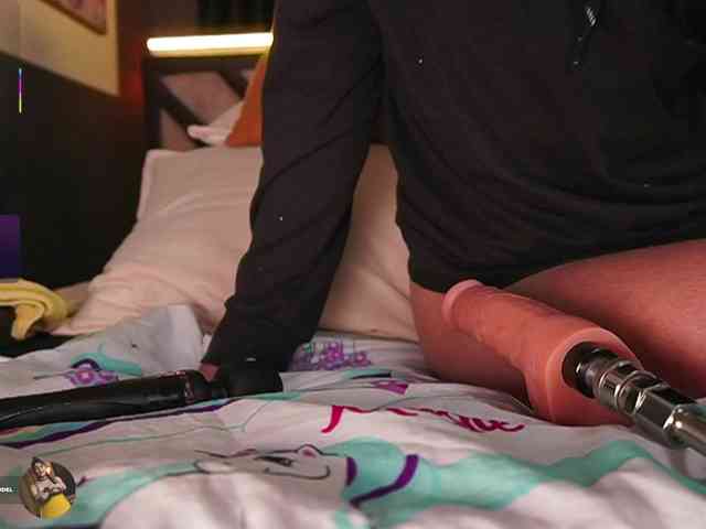 Emilyjhonson-1 Live Webcam on BongaCams