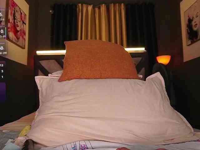 Emilyjhonson-1 Live Webcam on BongaCams