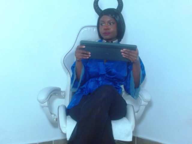 Emilyht's BongaCams show and profile