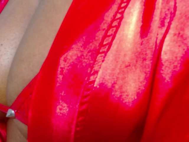 Emilyht's BongaCams show and profile