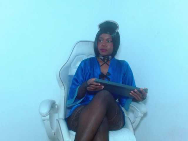 Emilyht's BongaCams show and profile