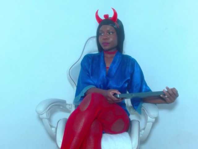 Emilyht's BongaCams show and profile