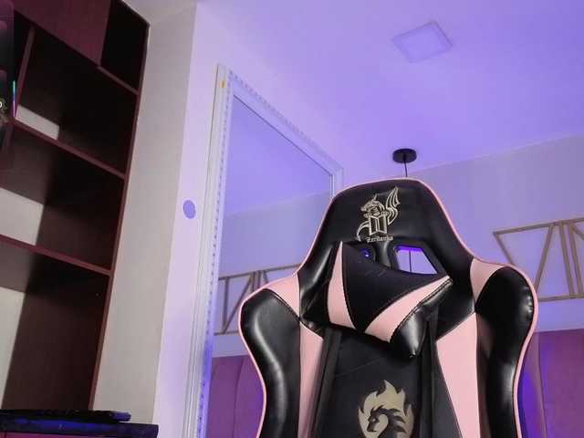 CristalHeart's BongaCams show and profile