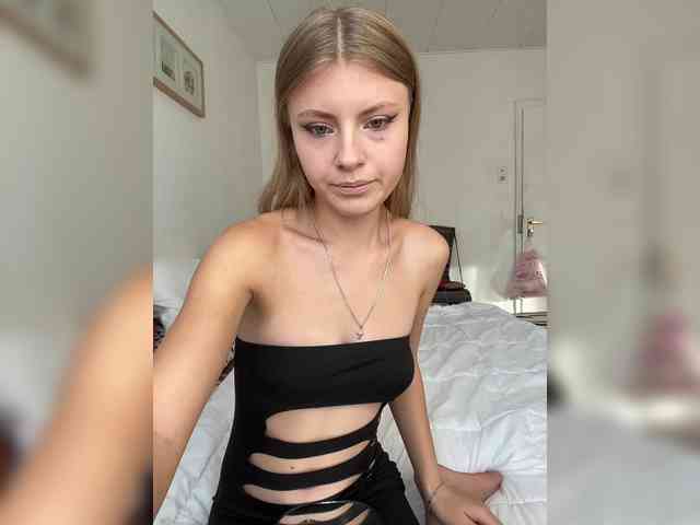 MiriamLuxy webcam