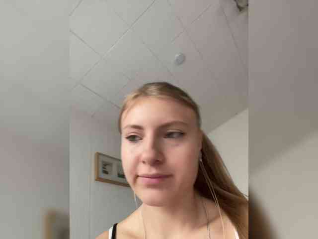 MiriamLuxy webcam