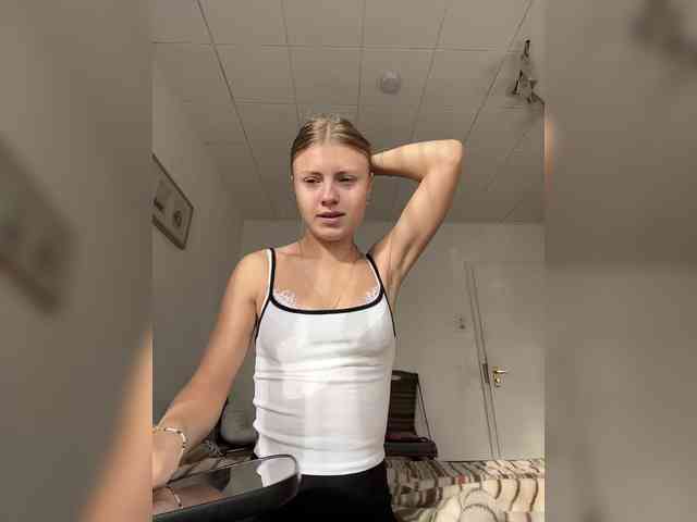 MiriamLuxy webcam