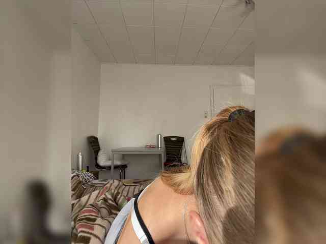 MiriamLuxy webcam
