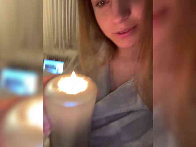 MiriamLuxy webcam