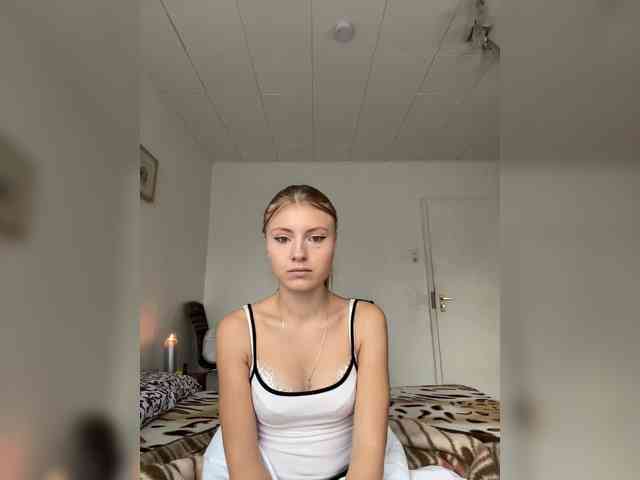 MiriamLuxy webcam