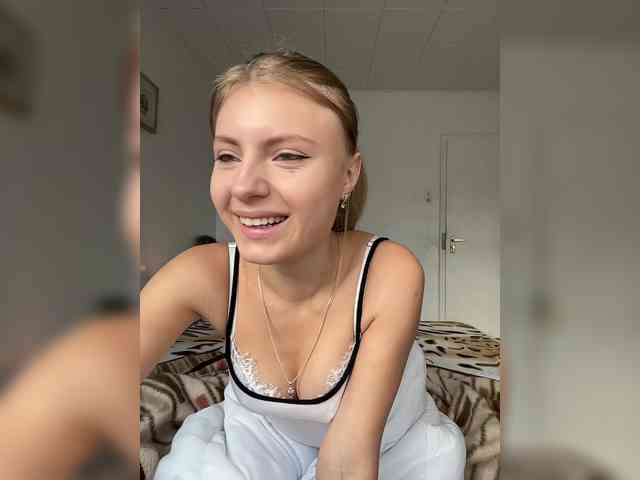 MiriamLuxy webcam