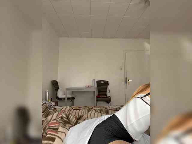 MiriamLuxy webcam